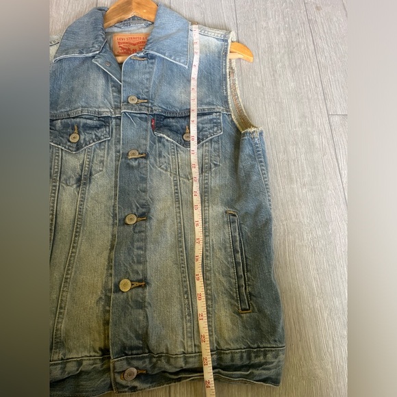 Levi's Men's Blue Denim Trucker Vest Sleeveless Jacket Biker
Size SMAL - Picture 5 of 9